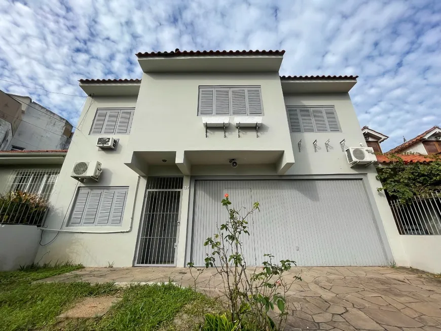 Foto 1 de Casa com 5 Quartos à venda, 310m² em Jardim São Pedro, Porto Alegre