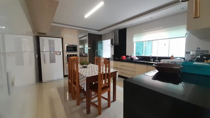 Foto 1 de Casa com 3 Quartos à venda, 170m² em Cidade Jardim, Goiânia