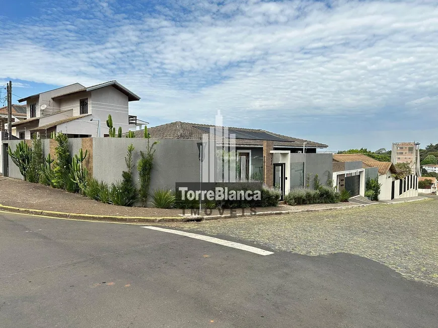Foto 1 de Casa com 3 Quartos para alugar, 220m² em Oficinas, Ponta Grossa