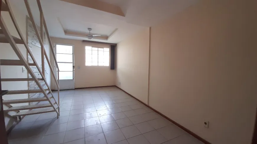 Foto 1 de Casa de Condomínio com 2 Quartos à venda, 70m² em Centro, São Gonçalo