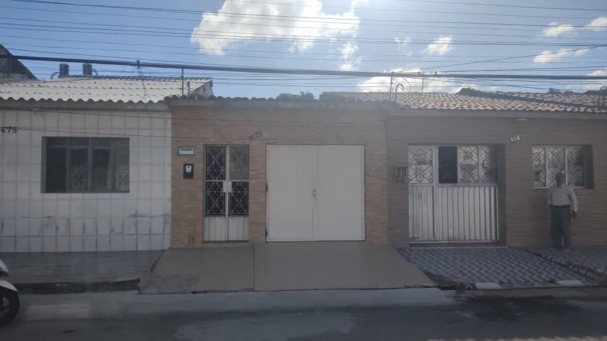 Foto 1 de Casa com 2 Quartos à venda, 150m² em Vergel do Lago, Maceió