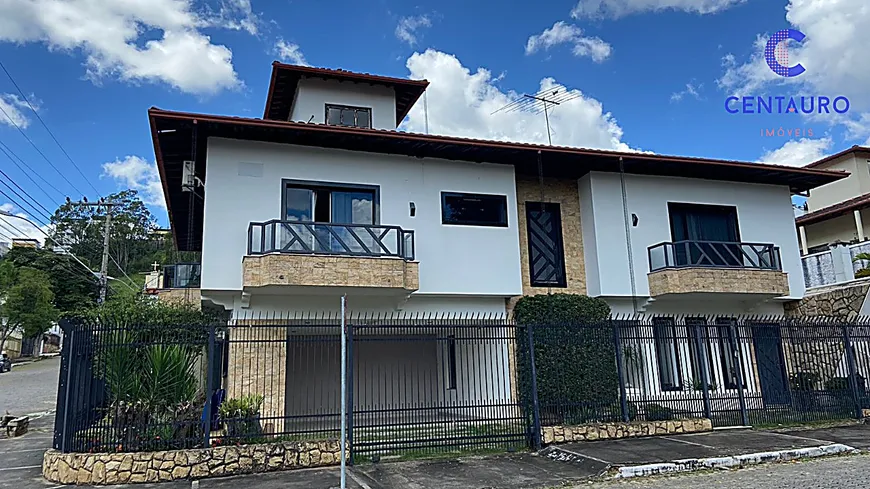 Foto 1 de Casa com 5 Quartos à venda, 420m² em Quintas das Avenidas, Juiz de Fora