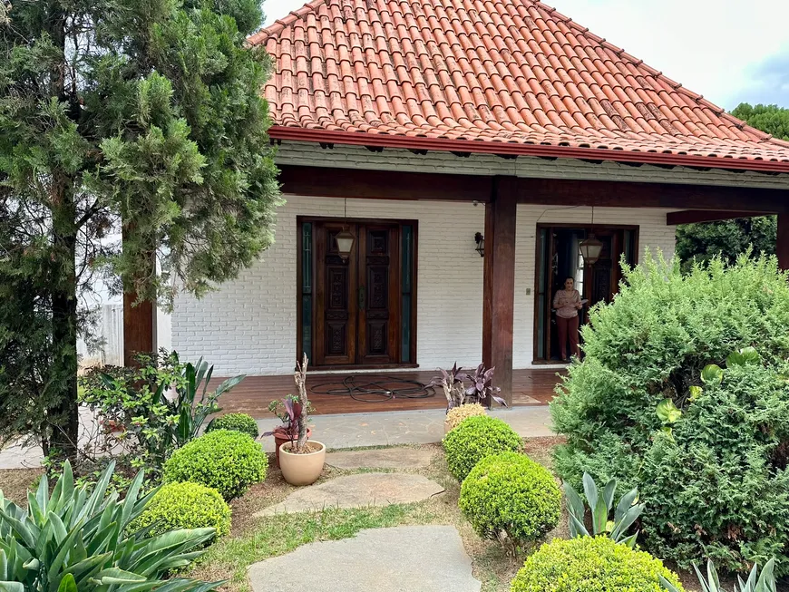 Foto 1 de Casa com 5 Quartos para alugar, 520m² em Mangabeiras, Belo Horizonte