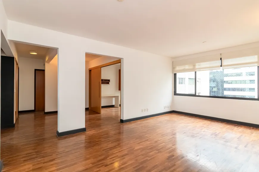 Foto 1 de Apartamento com 2 Quartos para alugar, 110m² em Cerqueira César, São Paulo