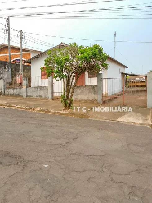 Foto 1 de Casa com 2 Quartos à venda, 74m² em Centro, Adamantina
