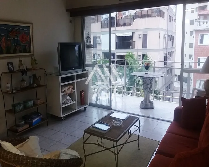 Foto 1 de Apartamento com 4 Quartos à venda, 140m² em Enseada, Guarujá