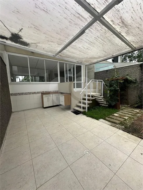 Foto 1 de Casa de Condomínio com 4 Quartos para alugar, 225m² em Jardim Floresta, São Paulo