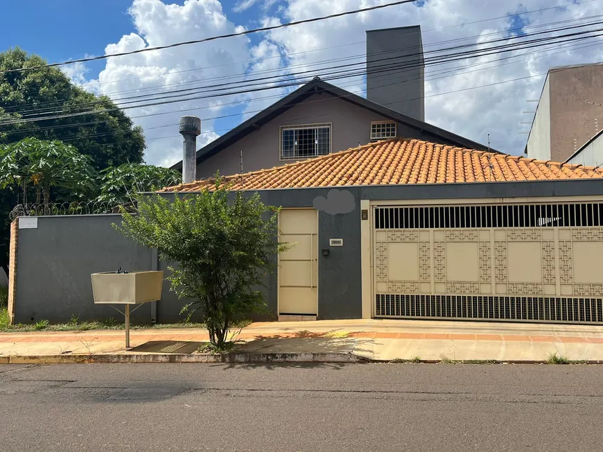 Foto 1 de Casa com 4 Quartos à venda, 140m² em Vila do Polonês, Campo Grande