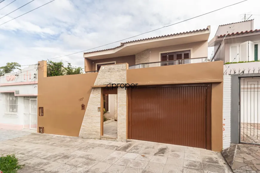 Foto 1 de Sobrado com 4 Quartos à venda, 270m² em Centro, Pelotas