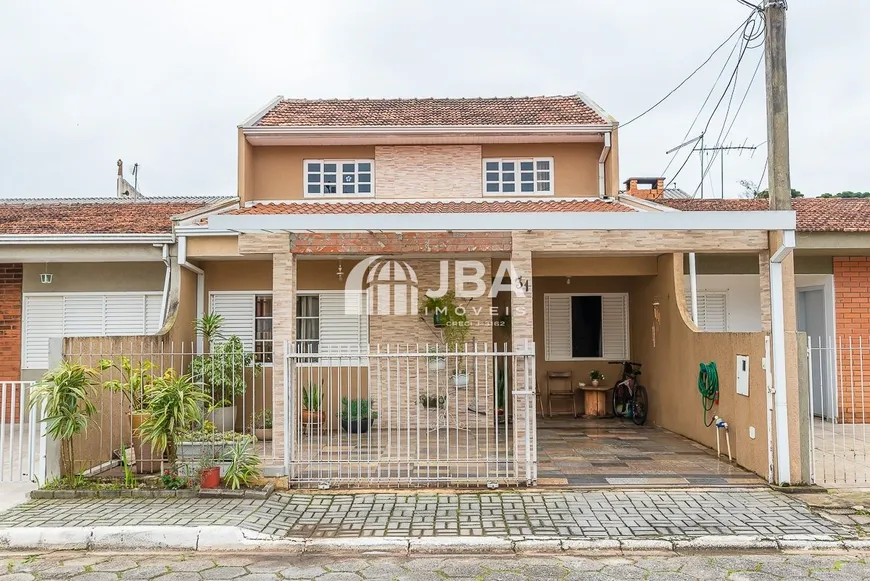 Foto 1 de Sobrado com 4 Quartos à venda, 117m² em Uberaba, Curitiba