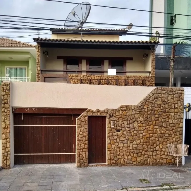 Foto 1 de Casa com 4 Quartos para venda ou aluguel, 300m² em Centro, Campos dos Goytacazes