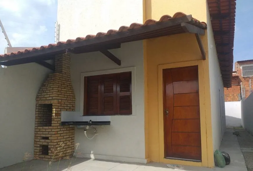 Foto 1 de Casa com 3 Quartos à venda, 70m² em Jardim Guanabara, Fortaleza