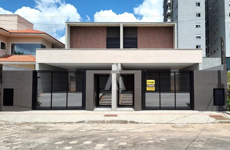 Foto 1 de Casa com 3 Quartos à venda, 197m² em Santo Antônio, Joinville