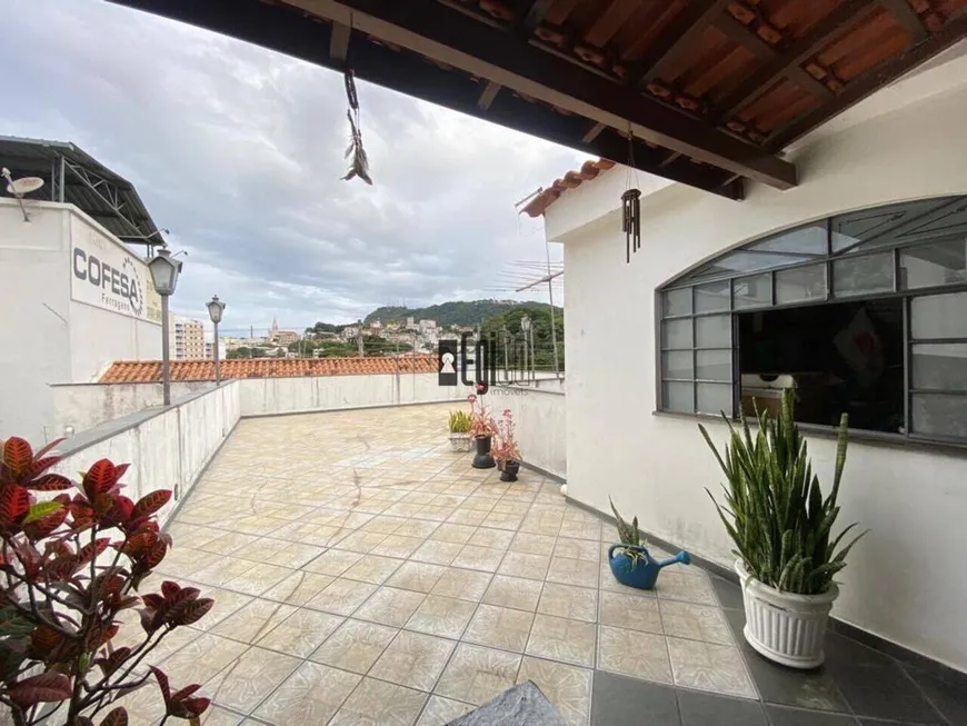 Foto 1 de Casa com 6 Quartos à venda, 264m² em Manoel Honório, Juiz de Fora