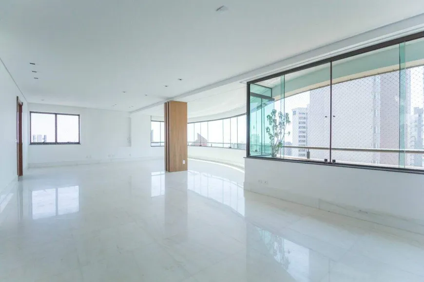 Foto 1 de Apartamento com 4 Quartos para alugar, 205m² em Belvedere, Belo Horizonte
