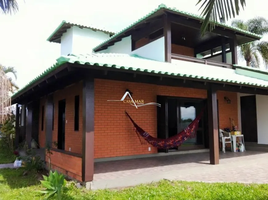 Foto 1 de Casa com 5 Quartos à venda, 300m² em Igra Norte, Torres