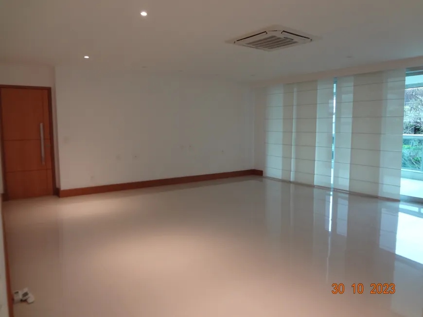 Foto 1 de Apartamento com 3 Quartos para alugar, 140m² em Barra da Tijuca, Rio de Janeiro