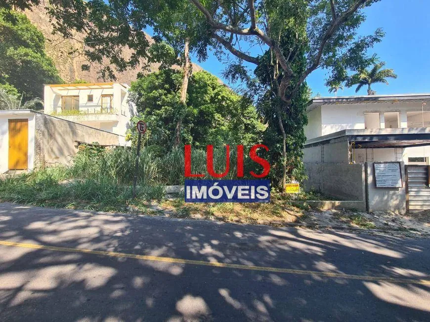 Foto 1 de Lote/Terreno à venda, 450m² em Itacoatiara, Niterói