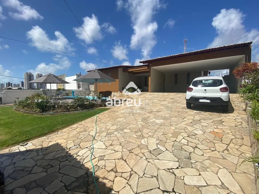 Foto 1 de Casa com 4 Quartos à venda, 451m² em Candelária, Natal