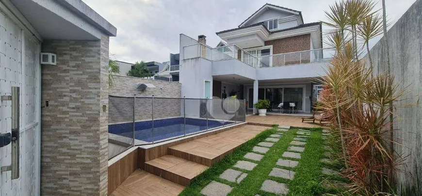 Foto 1 de Casa de Condomínio com 6 Quartos para alugar, 484m² em Recreio Dos Bandeirantes, Rio de Janeiro