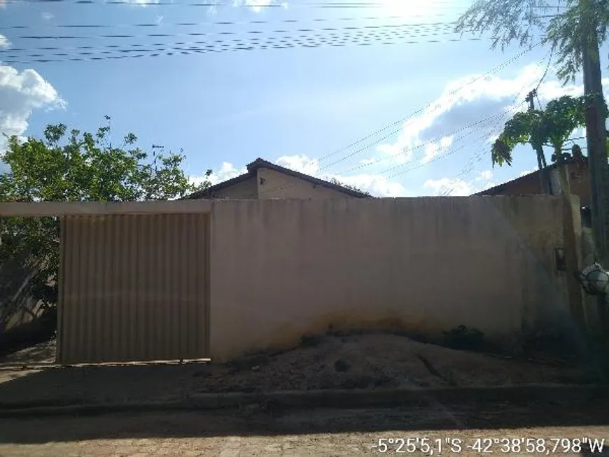 Foto 1 de Casa com 2 Quartos à venda, 66m² em Centro, Lagoa do Piauí