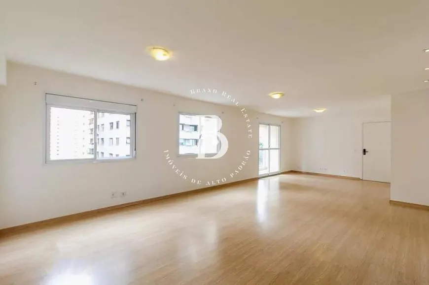 Foto 1 de Apartamento com 3 Quartos à venda, 142m² em Moema, São Paulo
