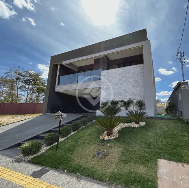 Foto 1 de Casa de Condomínio com 3 Quartos à venda, 228m² em Jardins Capri, Senador Canedo