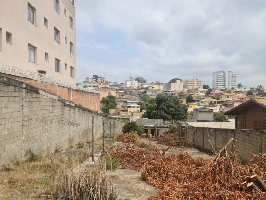 Foto 1 de Lote/Terreno à venda, 580m² em Alvorada, Contagem