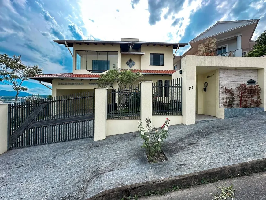 Foto 1 de Casa de Condomínio com 4 Quartos à venda, 256m² em Amizade, Jaraguá do Sul