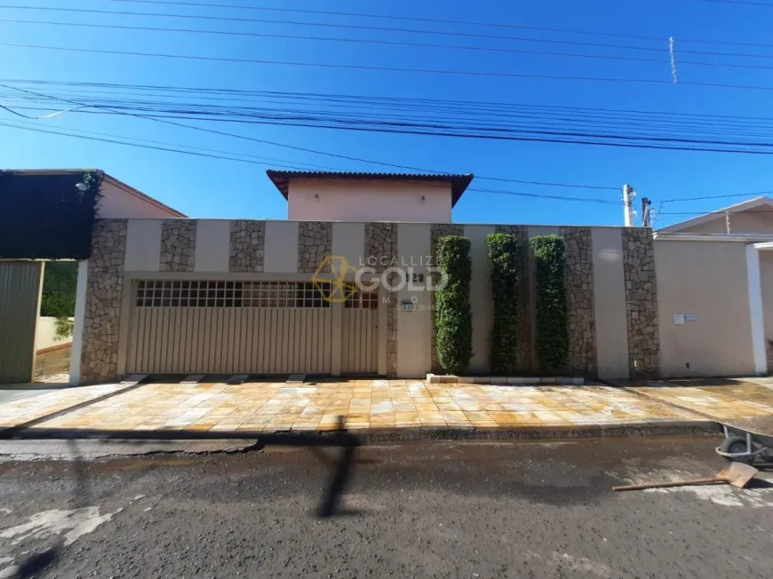 Foto 1 de Casa com 3 Quartos para alugar, 420m² em Residencial Paraiso, Franca