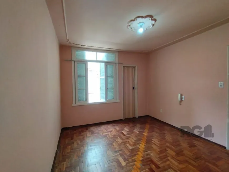 Foto 1 de Kitnet com 1 Quarto à venda, 27m² em Cidade Baixa, Porto Alegre