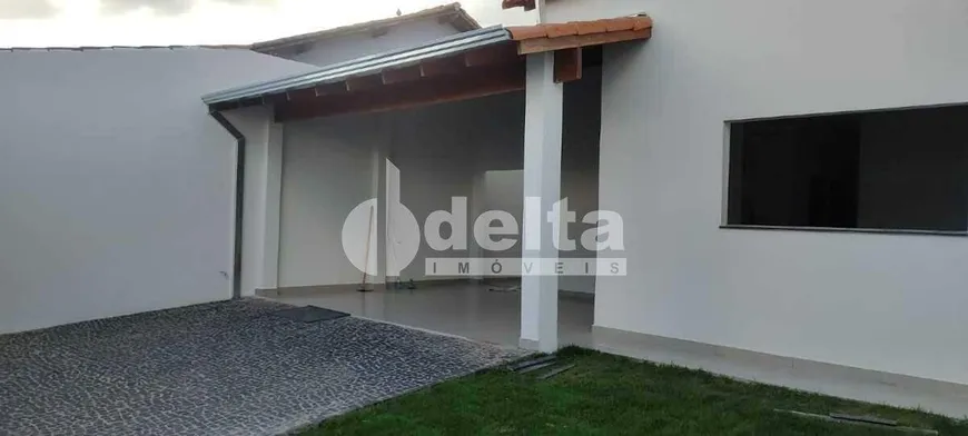 Foto 1 de Casa com 3 Quartos à venda, 180m² em Jardim Holanda, Uberlândia