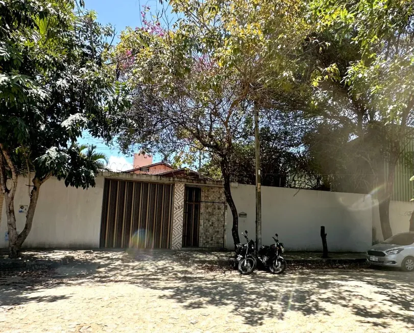 Foto 1 de Casa com 4 Quartos para venda ou aluguel, 310m² em Engenheiro Luciano Cavalcante, Fortaleza