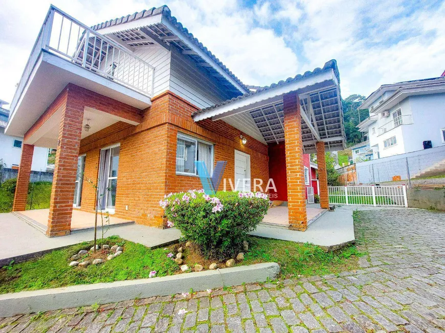 Foto 1 de Casa de Condomínio com 4 Quartos para alugar, 233m² em Tijuca, Teresópolis