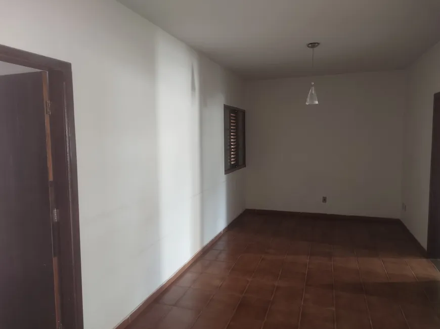 Foto 1 de Casa com 3 Quartos à venda, 200m² em Centro , Patos de Minas