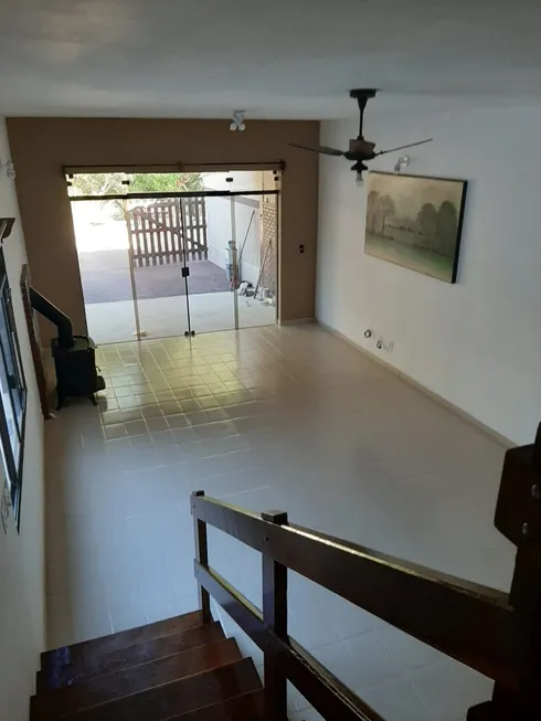 Foto 1 de Sobrado com 4 Quartos para alugar, 240m² em Cigarras, São Sebastião