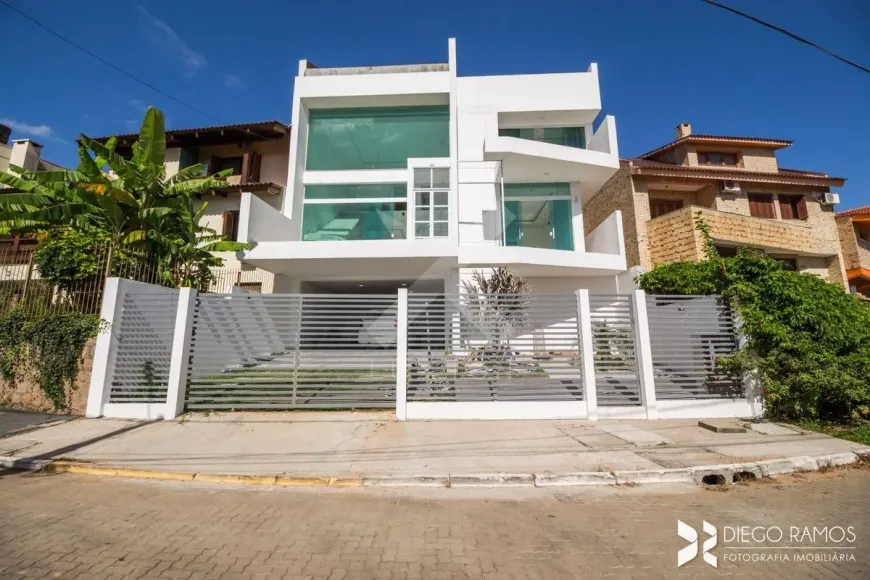 Foto 1 de Casa de Condomínio com 3 Quartos para venda ou aluguel, 363m² em Nonoai, Porto Alegre