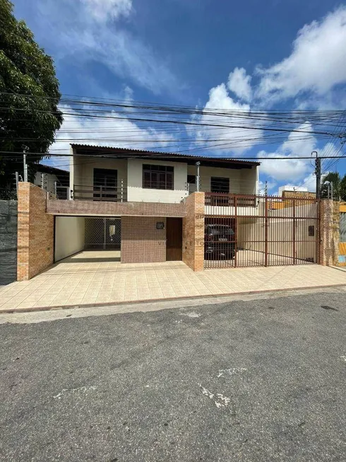 Foto 1 de Casa com 4 Quartos à venda, 616m² em Montese, Fortaleza