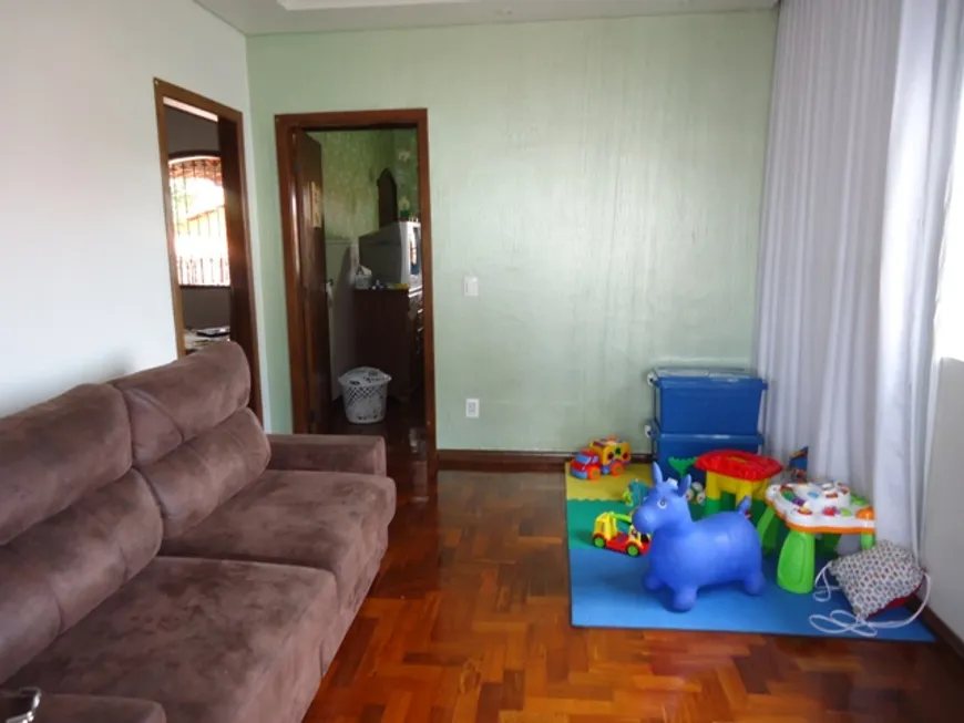 Foto 1 de Casa com 5 Quartos à venda, 300m² em Parque Recreio, Contagem
