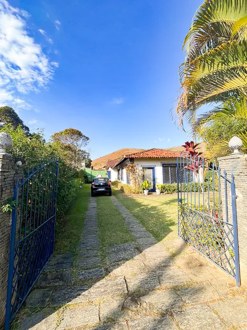 Foto 1 de Casa com 3 Quartos para alugar, 180m² em Bonsucesso, Petrópolis