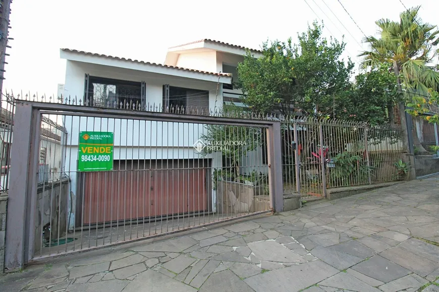 Foto 1 de Casa com 5 Quartos à venda, 450m² em Vila Ipiranga, Porto Alegre