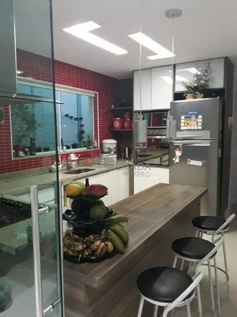 Foto 1 de Sobrado com 3 Quartos à venda, 250m² em Vila Rio Branco, São Paulo