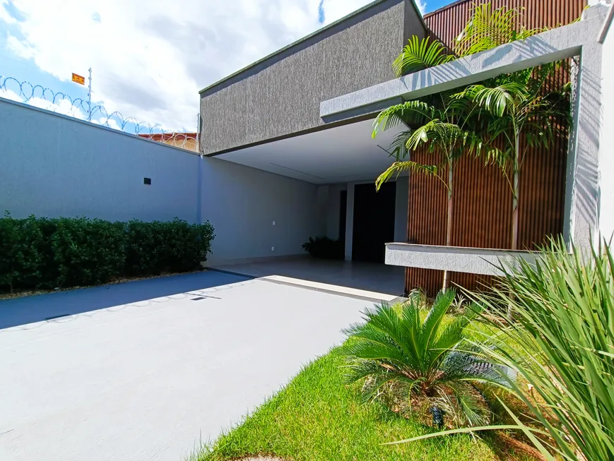 Foto 1 de Casa com 3 Quartos à venda, 210m² em Jardim Atlântico, Goiânia