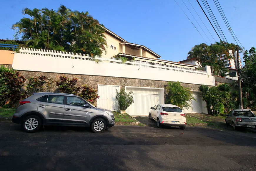 Foto 1 de Casa com 5 Quartos à venda, 398m² em Caminho Das Árvores, Salvador