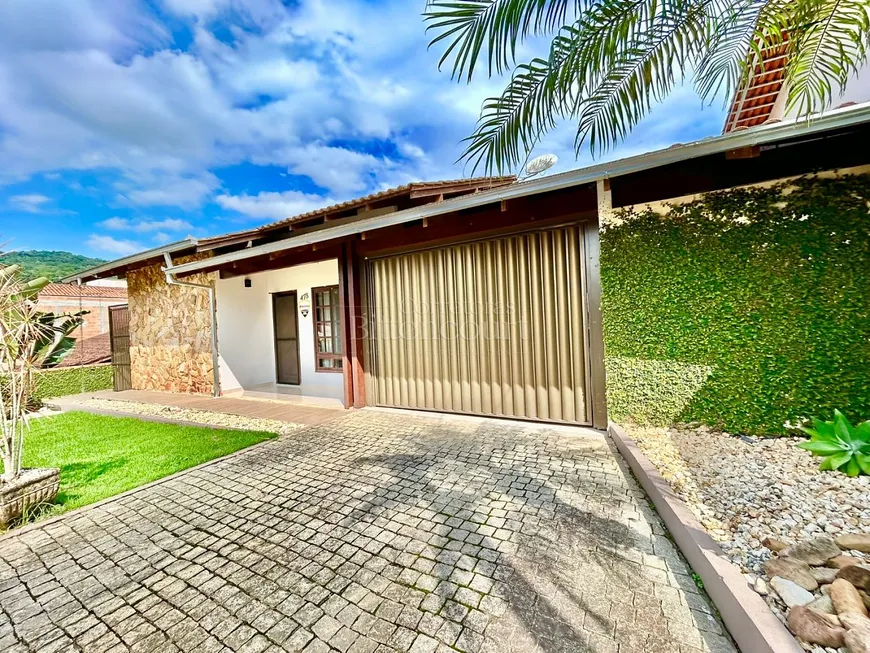 Foto 1 de Casa com 3 Quartos à venda, 130m² em Bom Retiro, Joinville