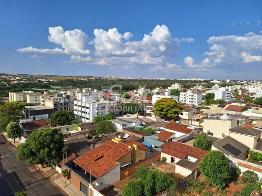 Foto 1 de Apartamento com 2 Quartos à venda, 52m² em Santa Mônica, Uberlândia