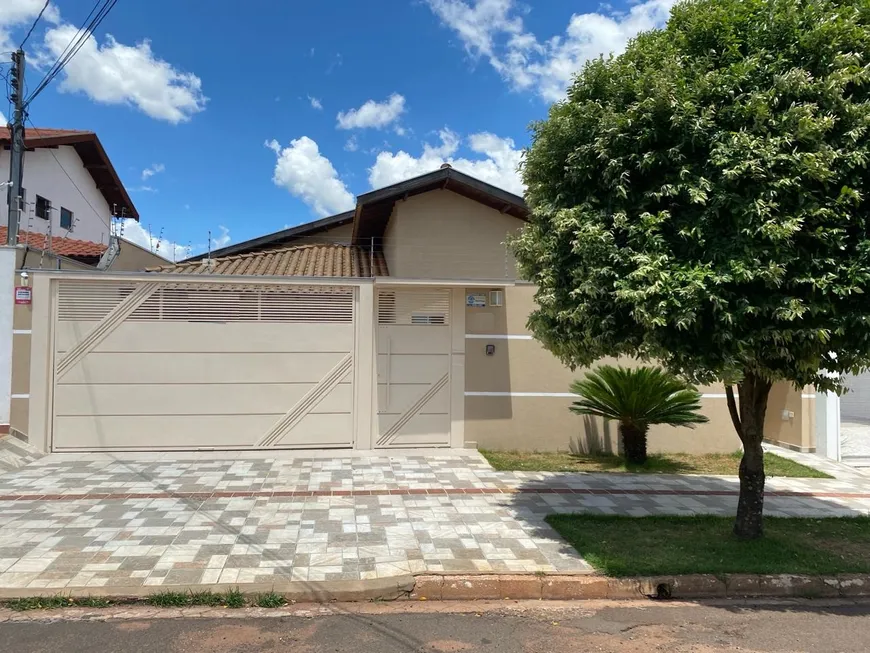 Foto 1 de Casa com 3 Quartos à venda, 244m² em Caranda Bosque, Campo Grande