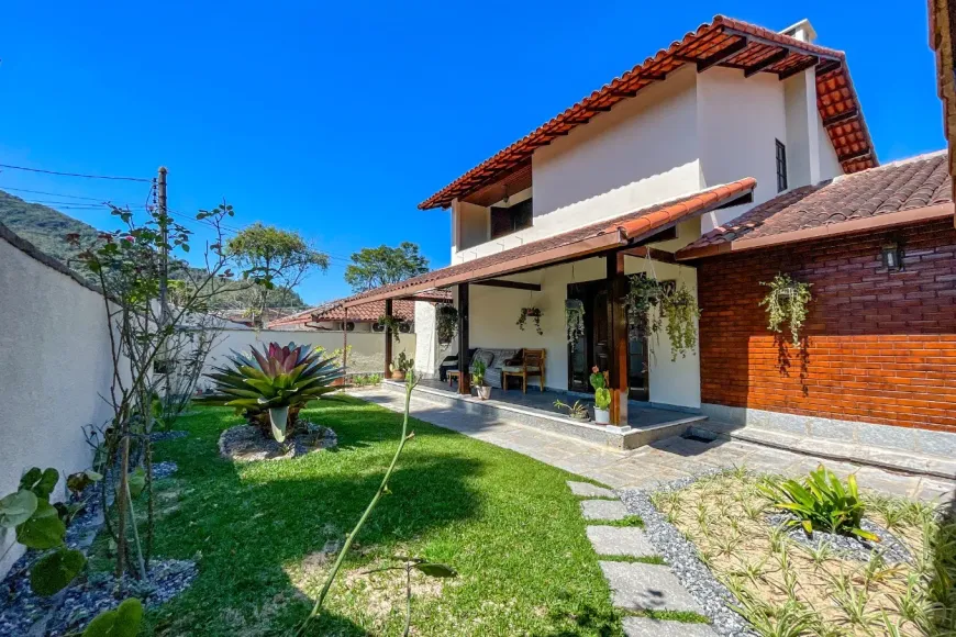 Foto 1 de Casa com 3 Quartos à venda, 239m² em Carlos Guinle, Teresópolis