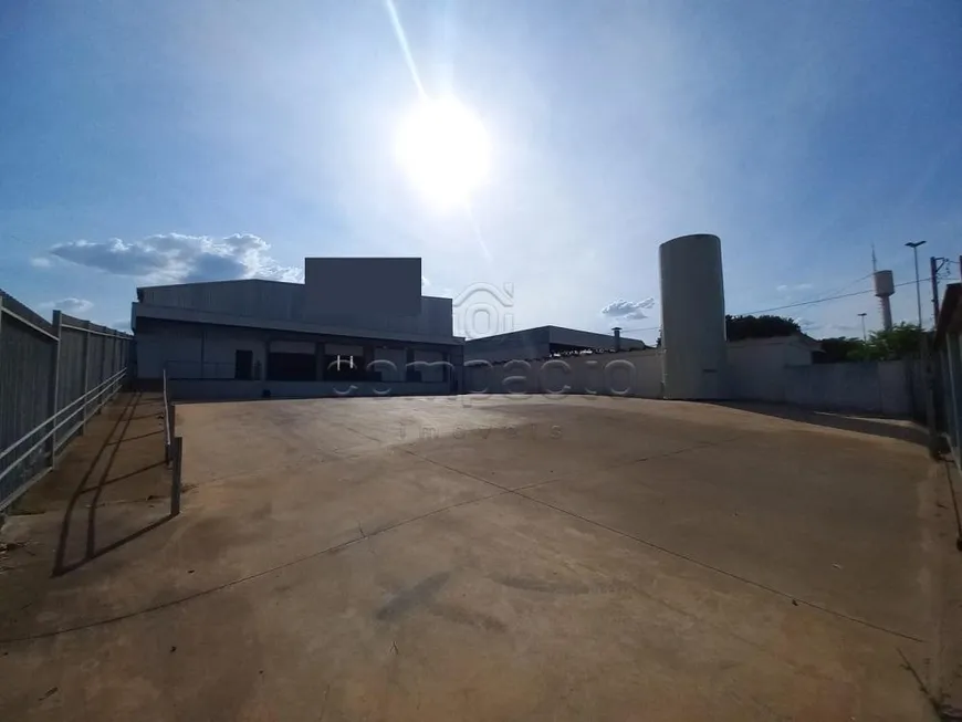 Foto 1 de Galpão/Depósito/Armazém à venda, 1800m² em Vila Toninho, São José do Rio Preto