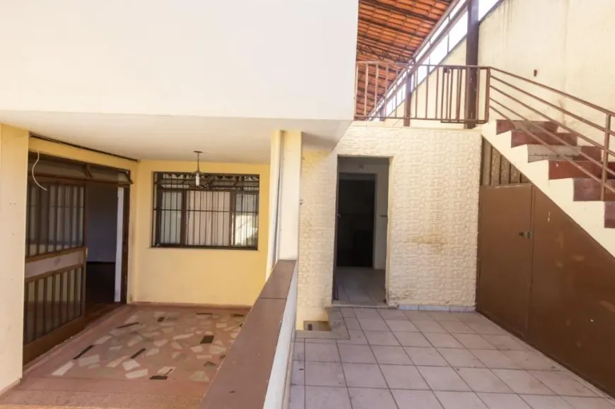 Foto 1 de Casa com 4 Quartos à venda, 375m² em Caiçaras, Belo Horizonte